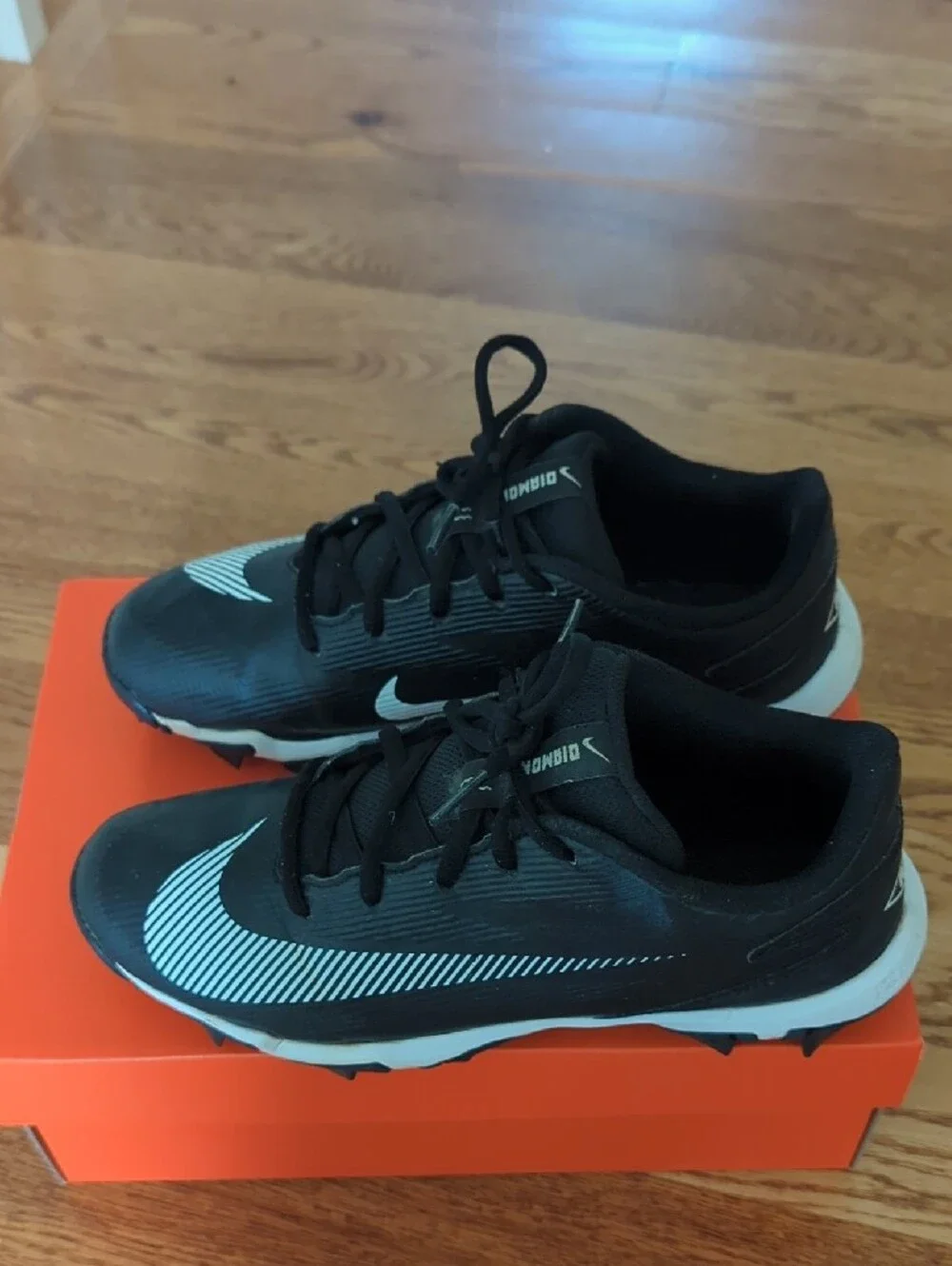 Nike Youth Black & White Baseball/Football Cleats